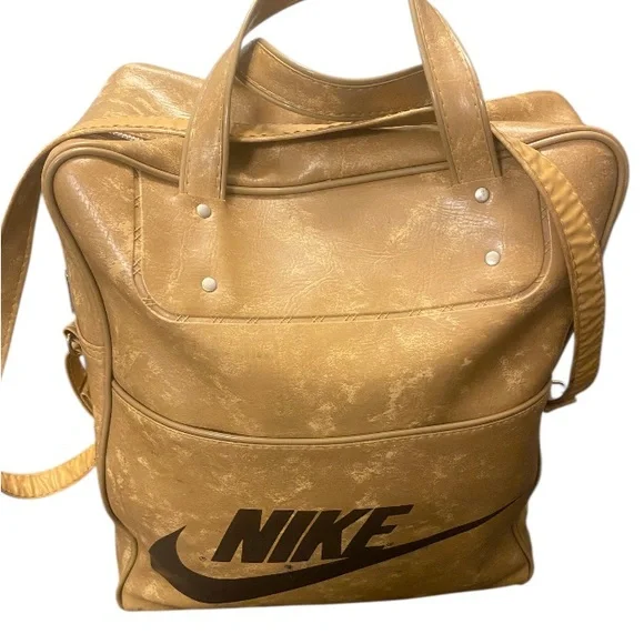 Vintage 1980’s Nike Travelite Shoulder Bag